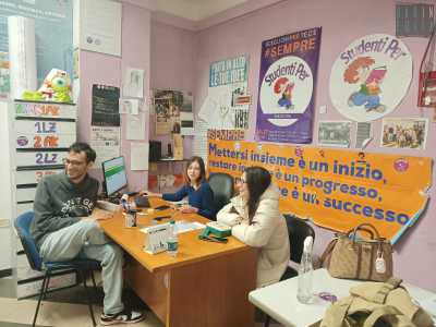 ...che volevano offrire ai loro colleghi la possibilit� di aderire a un�associazione non politicamente schierata, in un�epoca in cui la conflittualit� ideologica tra le diverse realt� studentesche era ancora alta